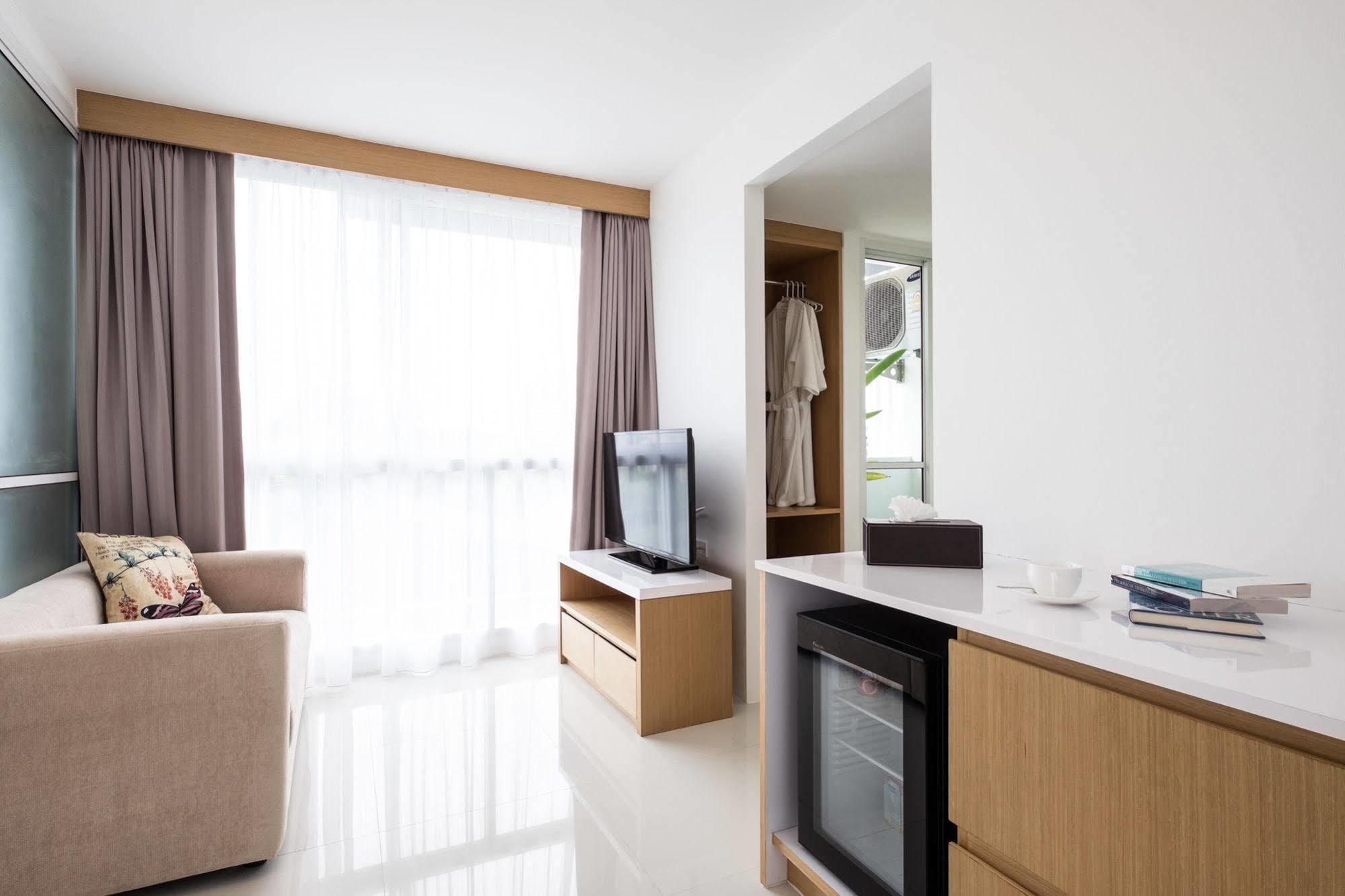 Modern Thai Suites プーケット エクステリア 写真