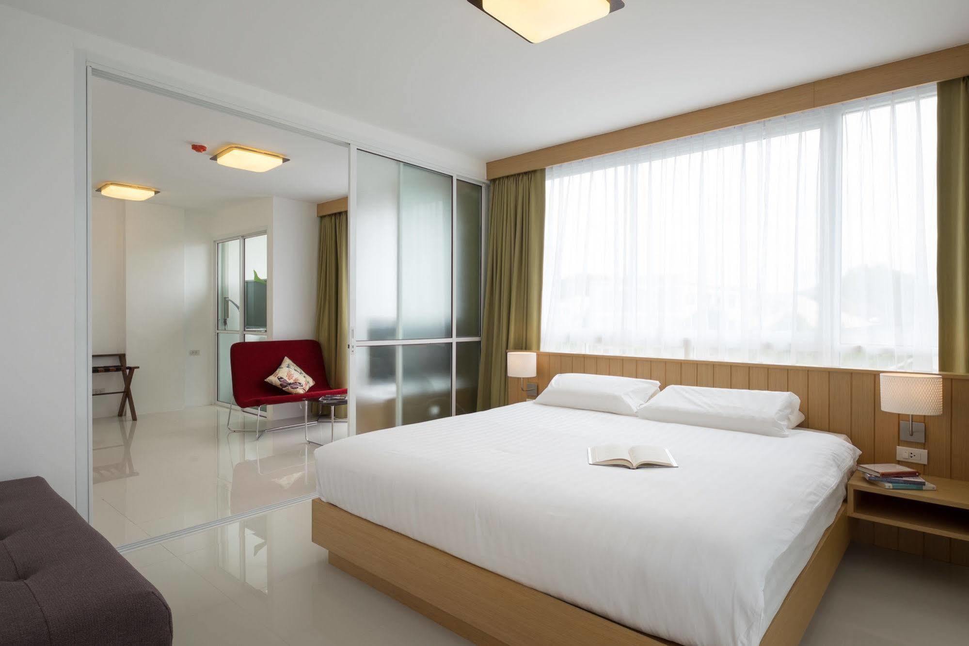 Modern Thai Suites プーケット エクステリア 写真